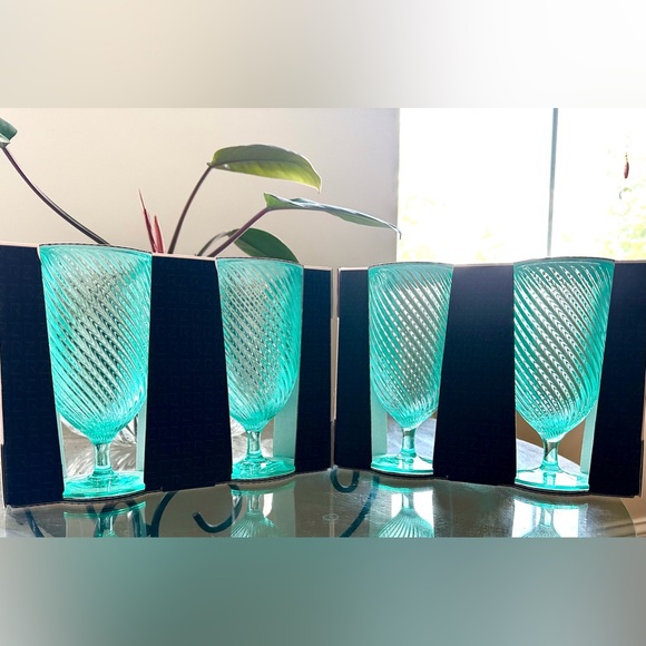 Rachel Zoe 4 Pc Teal Acrylic Wine Glasses Footed NEW - Picture 2 of 9